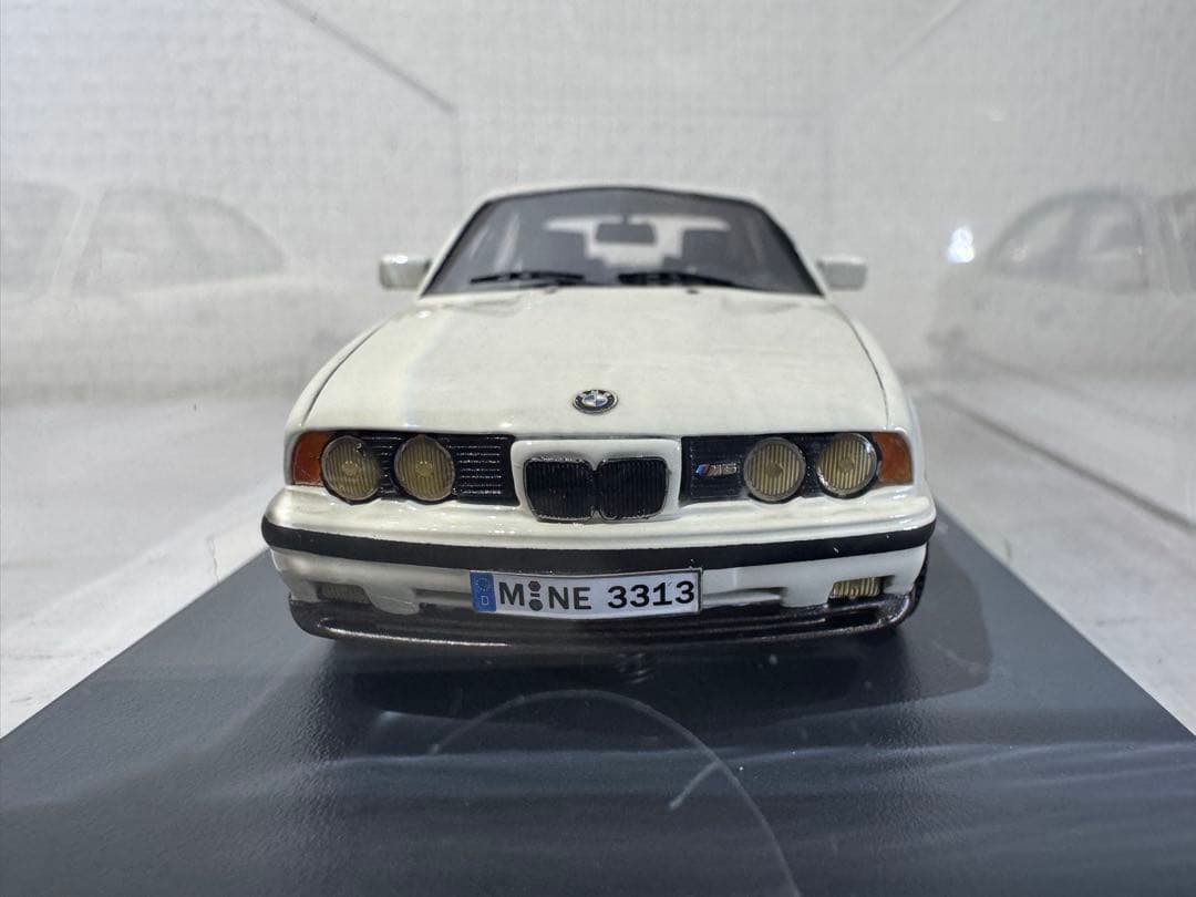  M5 (E34) 1/43 スケールモデル