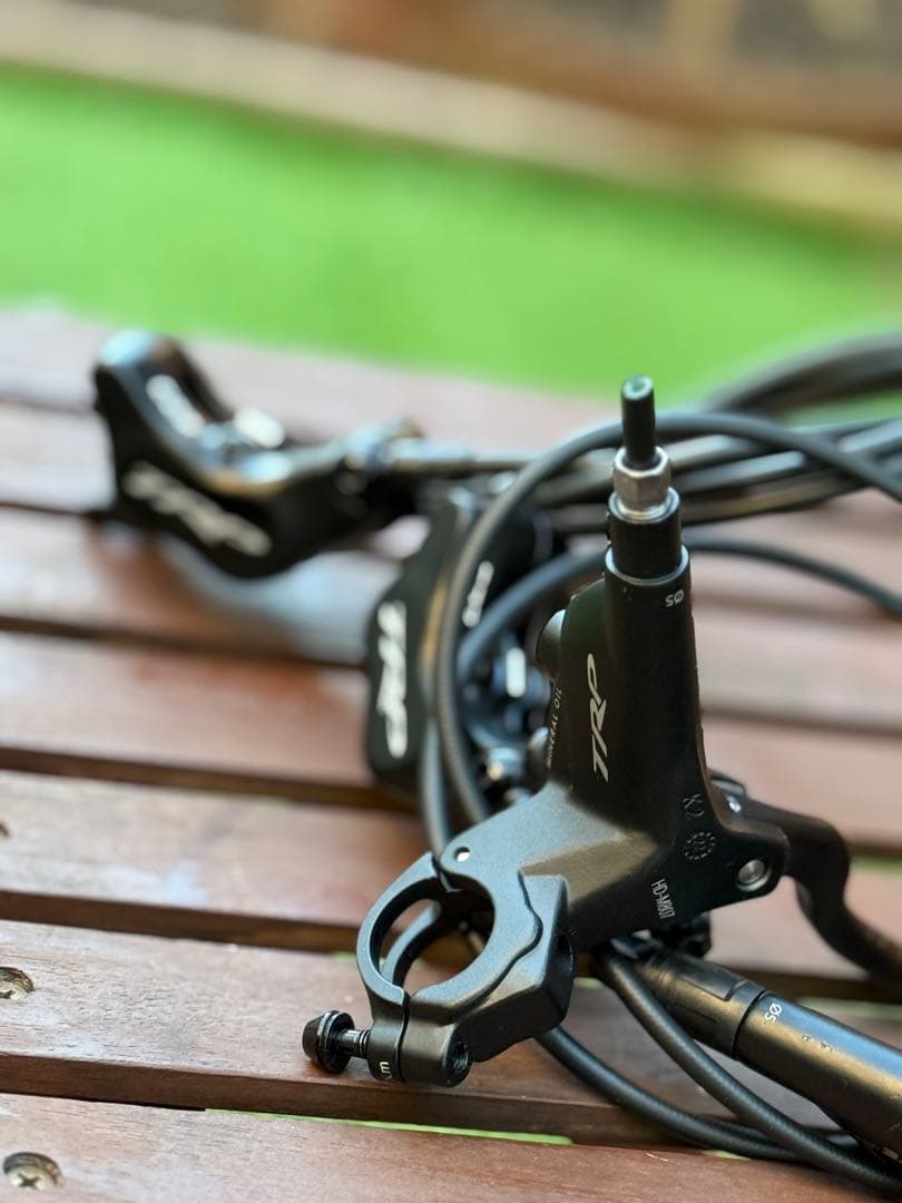 TRP Slate Evi ディスクブレーキレバーとキャリパーセット