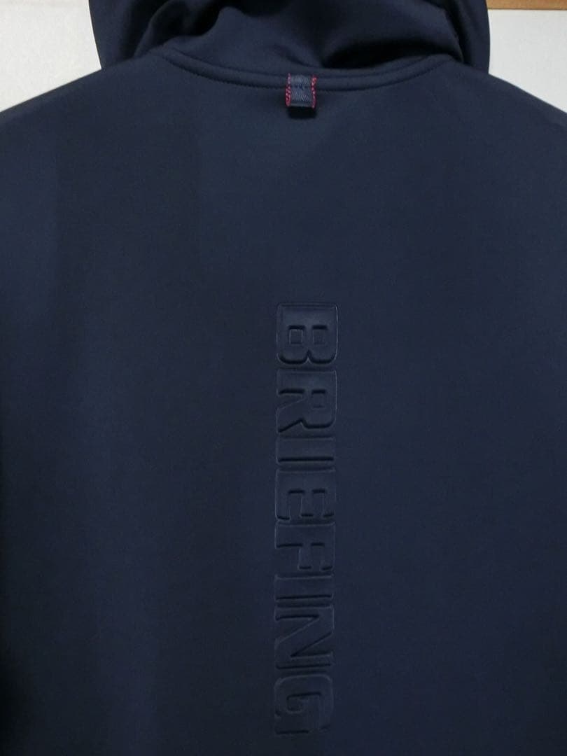 BRIEFING ブリーフィング　紺でバックに3Dロゴが付いた前開きパーカー L