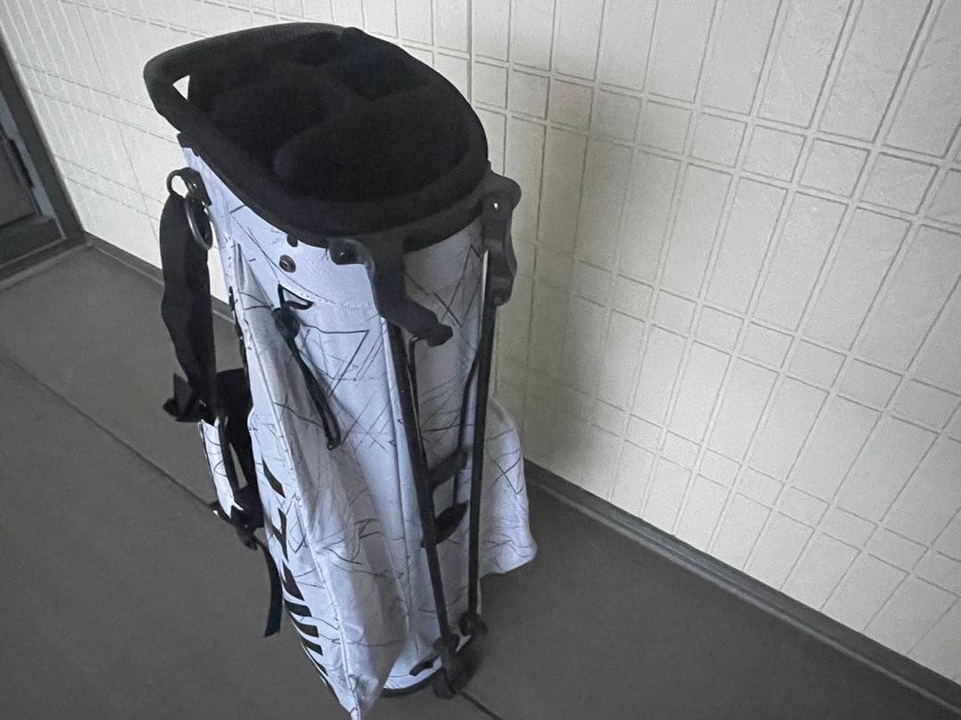 OAKLEY キャディバッグ ホワイト/ブラック　10インチ　6分割　フード付き