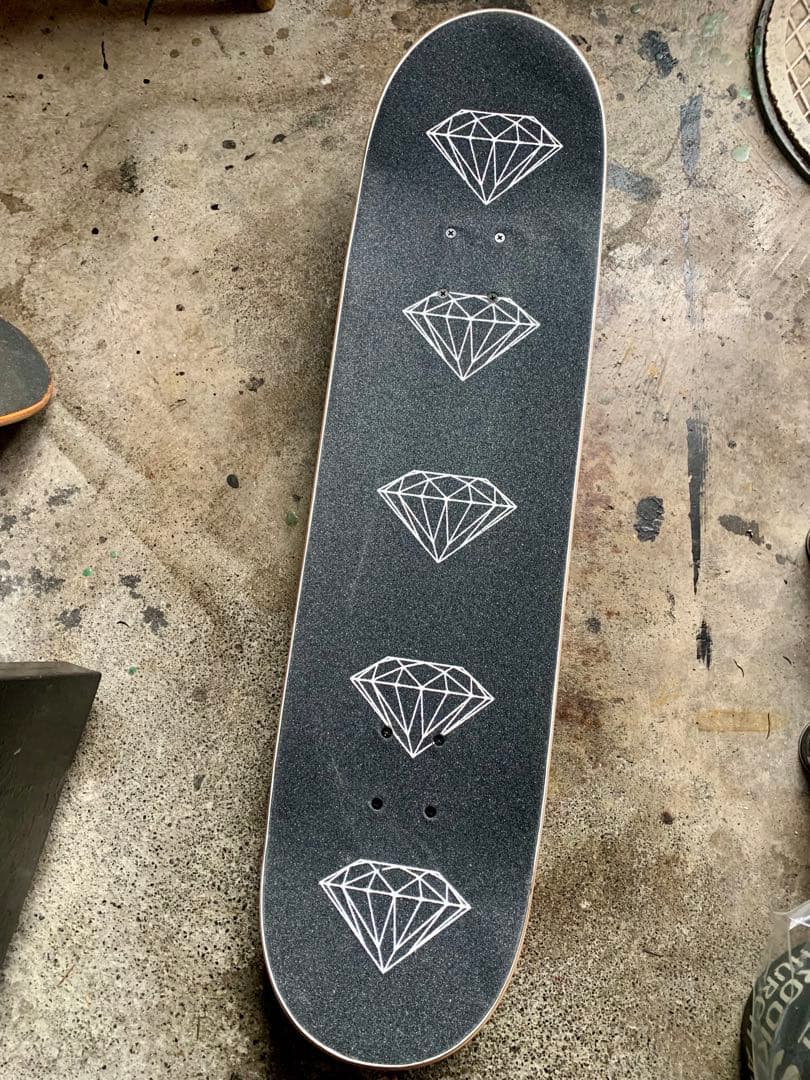 新品　Santa Cruz スケートボード 8.25 インチ スケボー