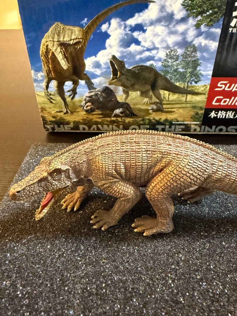 地球最古の恐竜展　サウロスクス　本格復元フィギュア