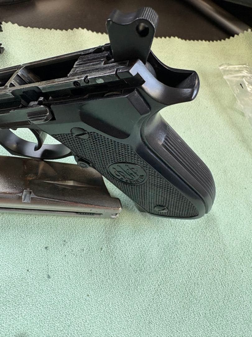 ガスガン ブラック マガジン付き