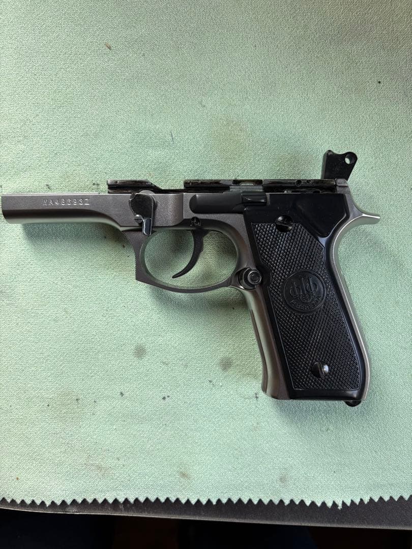 ガスガン ブラック マガジン付き