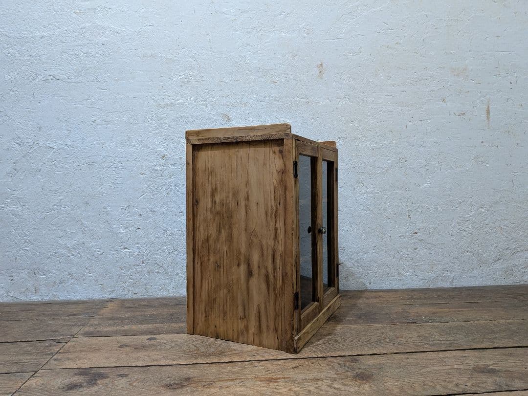 1120 アンティーク　杉のガラスケース　飾り棚　収納棚　キャビネット　レトロ