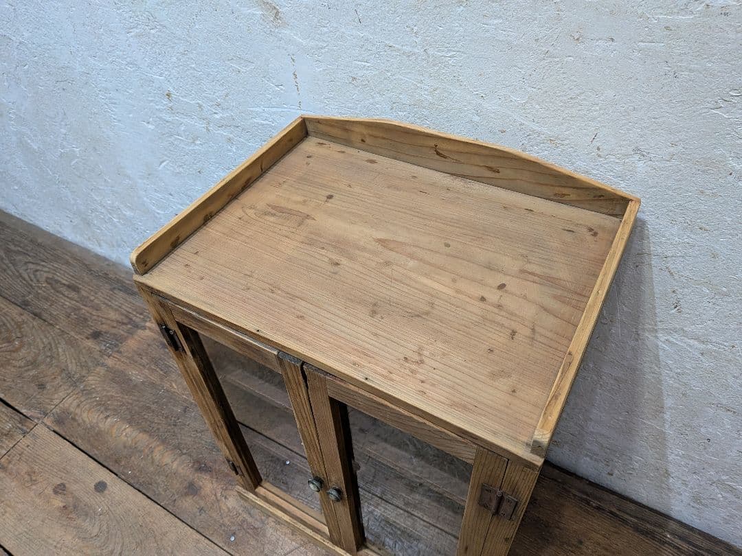 1120 アンティーク　杉のガラスケース　飾り棚　収納棚　キャビネット　レトロ