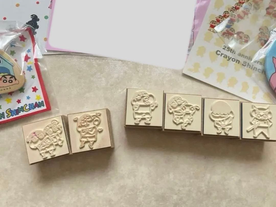 クレヨンしんちゃん グッズ ポストカード 缶バッジ キーホルダー ポーチ