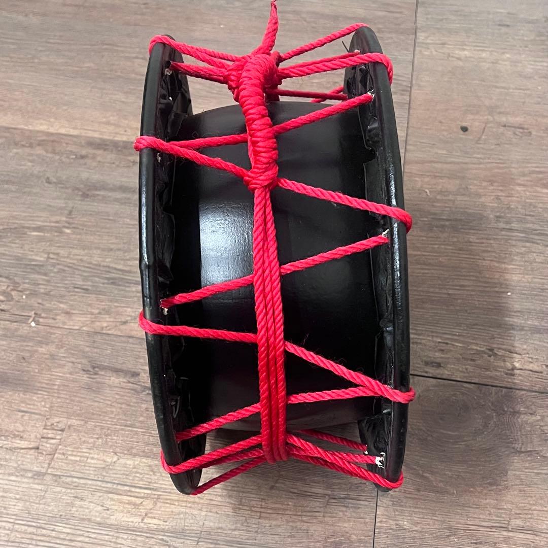 フォロー割【新品】【蔵出し】締め太鼓 牛革 和太鼓 バチ付 台付 入門用