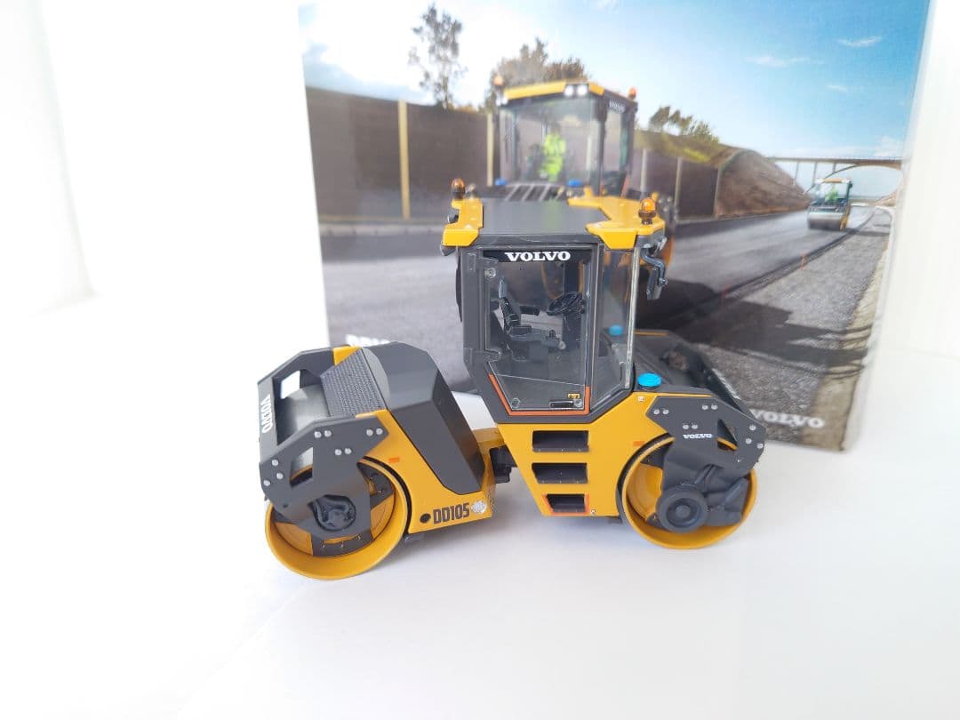 VOLVO　1/50　ボルボ　DD105　ロードローラー
