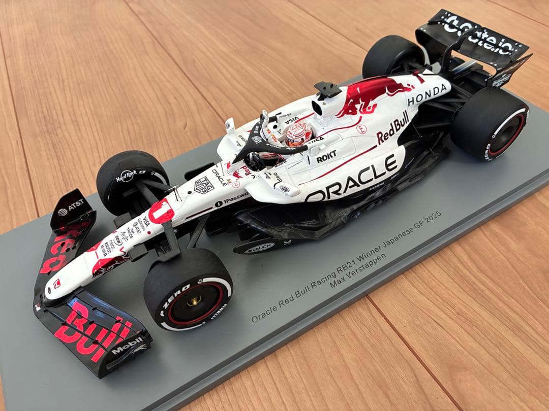 スパーク 1/18 レッドブRB21 2025日本GP M.フェルスタッペン
