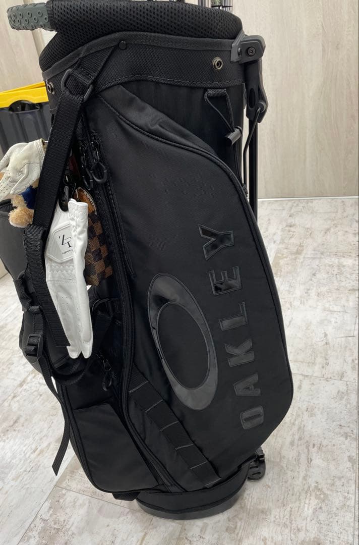 OAKLEY ブラック ゴルフバッグ スタンド式　練習場にて4回使用