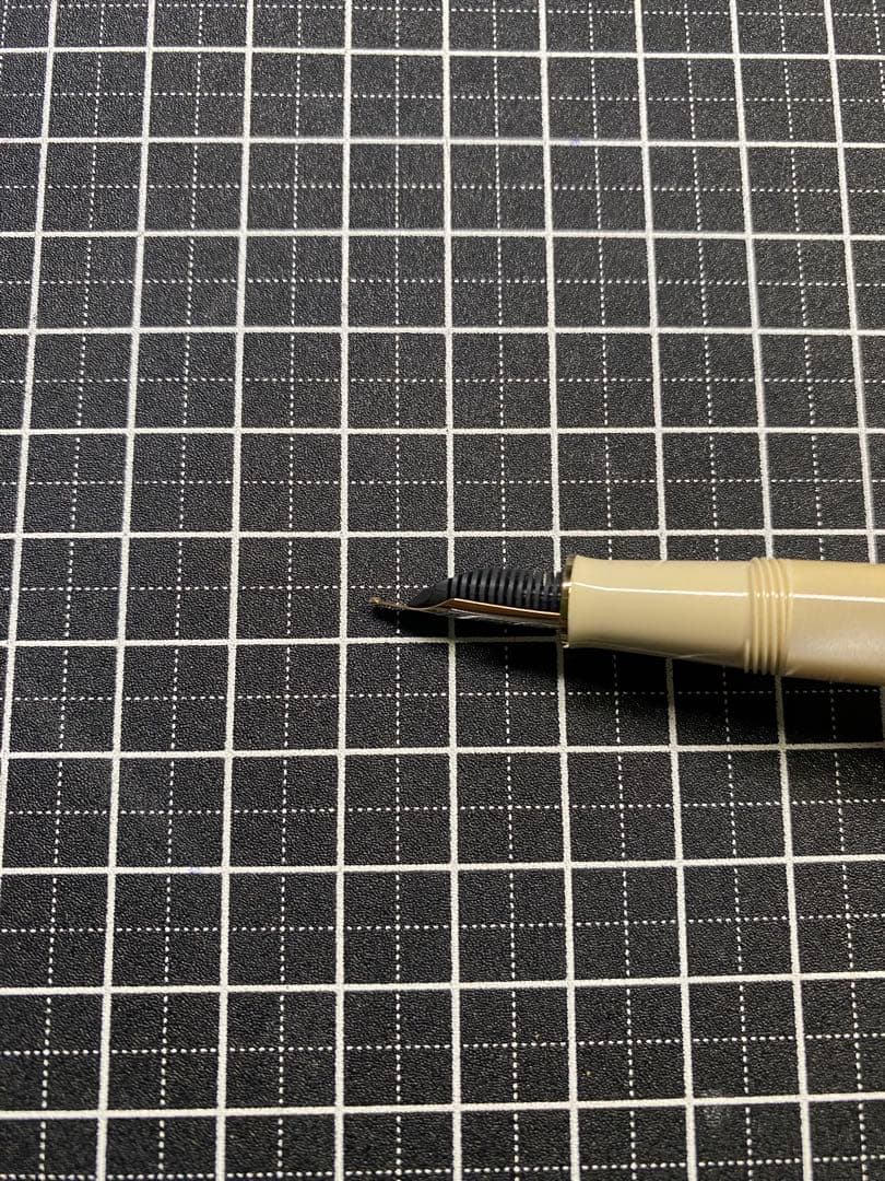 Pelikan Souveran M320 Pearl White 字幅M