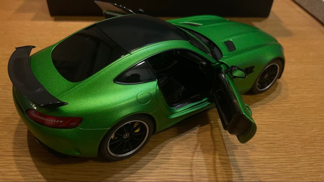 【希少】Mercedes-AMG GTR 1/18 AMG マットグリーン正規品