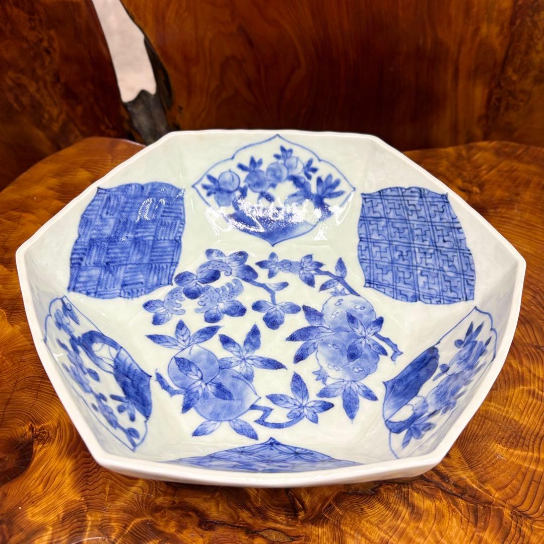 福泉窯　菱紋盛り鉢　桃文　染付　石榴や桃や菱門