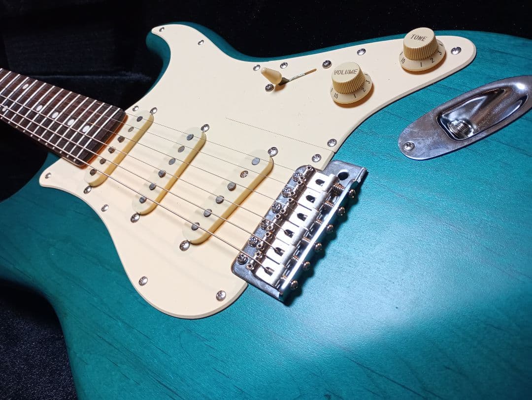 ストラトキャスター タイプ3.2kg ラッカー塗装