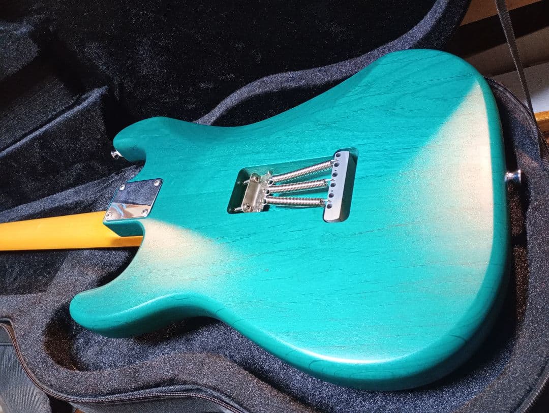 ストラトキャスター タイプ3.2kg ラッカー塗装