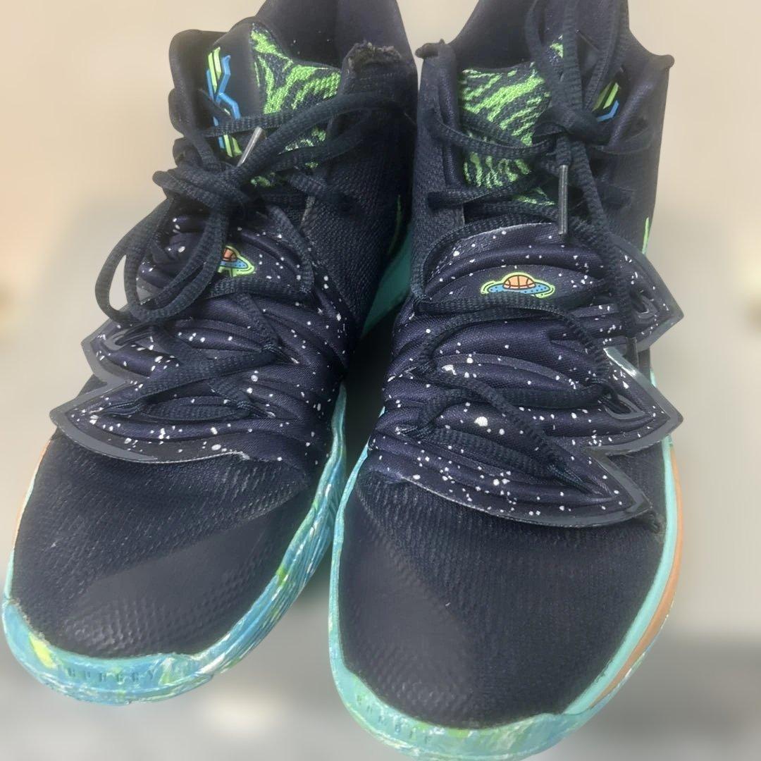 シューズ(男性用) Kyrie 5 ufo