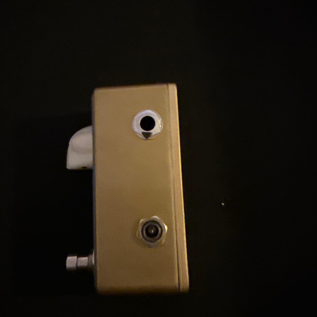 Boost エフェクター ホワイト/ゴールド