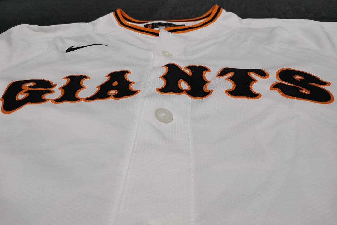 読売ジャイアンツ　巨人　 岡本和真選手 ユニフォーム(Mサイズ)　25番