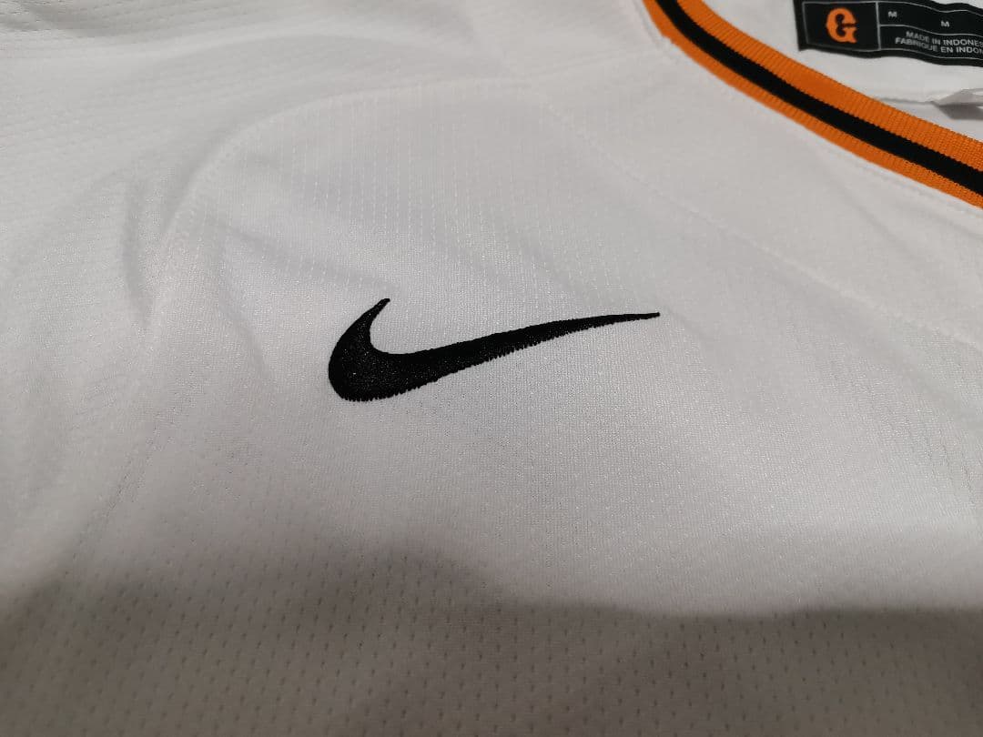 読売ジャイアンツ　巨人　 岡本和真選手 ユニフォーム(Mサイズ)　25番