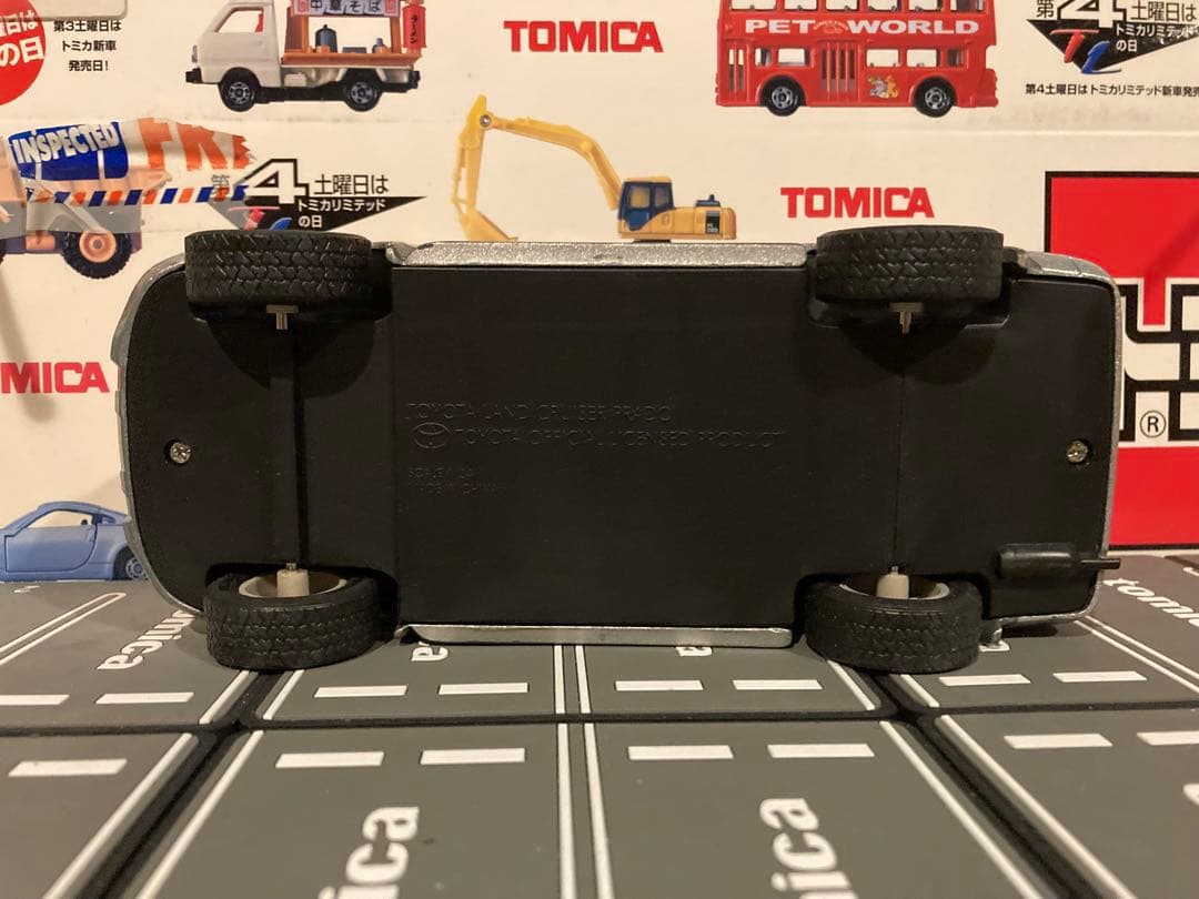 トヨタ　ランドクルーザープラド　カラーサンプル