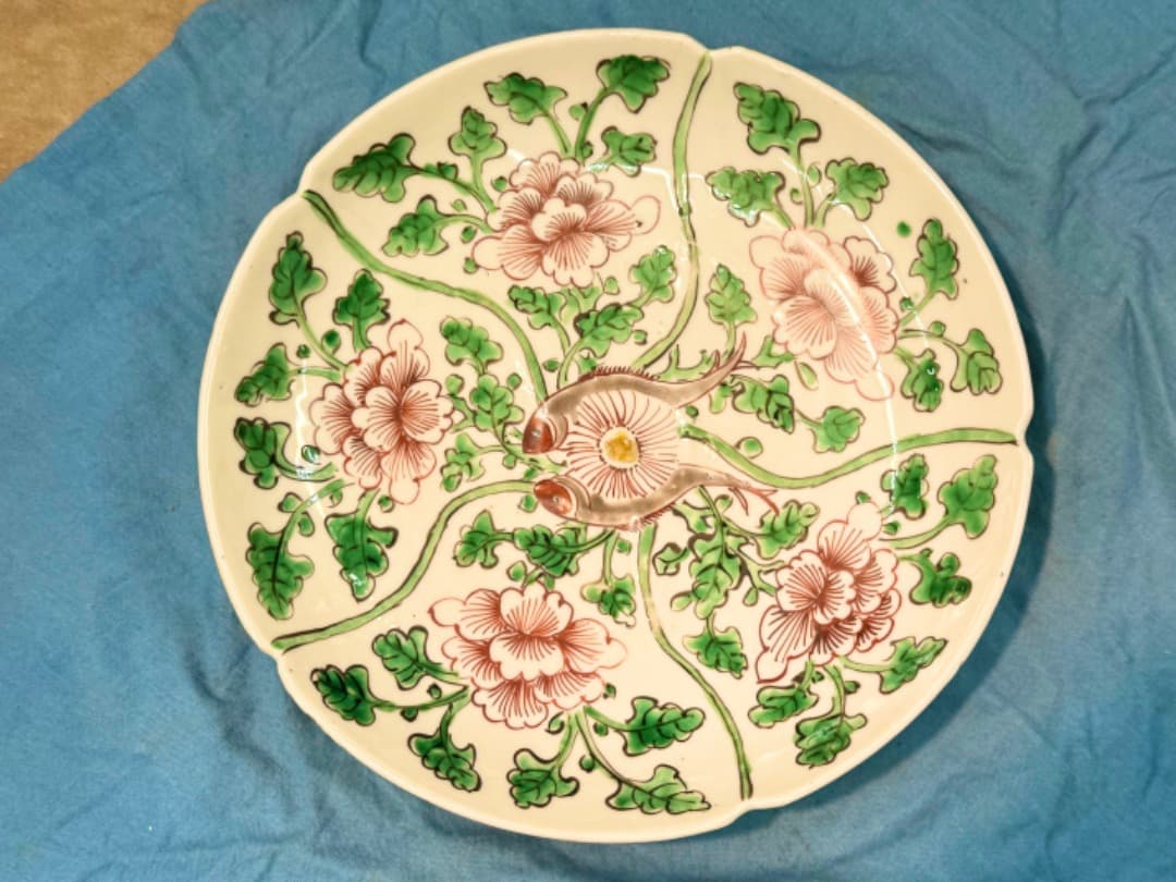 南京赤絵　五彩双魚捻花文中皿