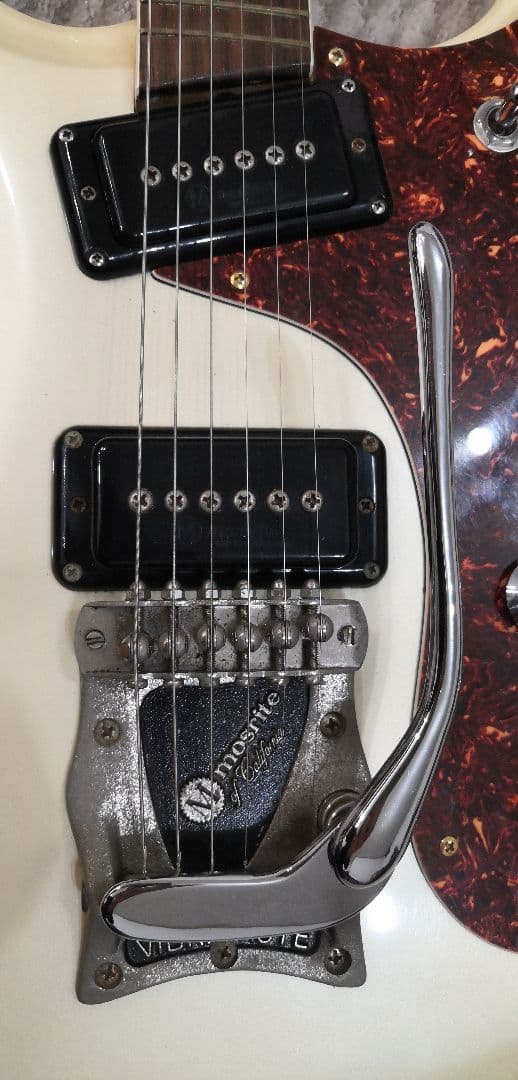 モズライトエレキギター白 専用ハードケース付き