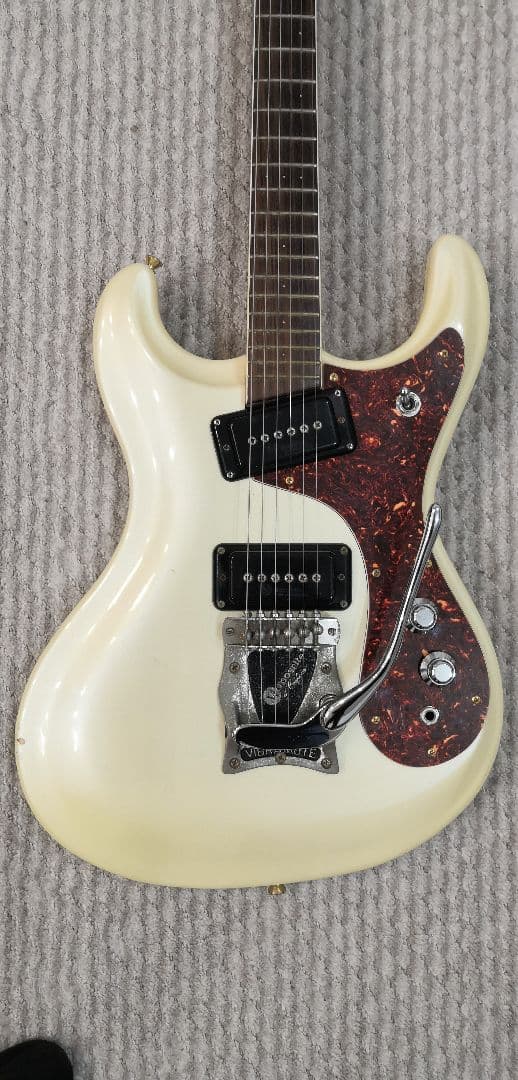 モズライトエレキギター白 専用ハードケース付き