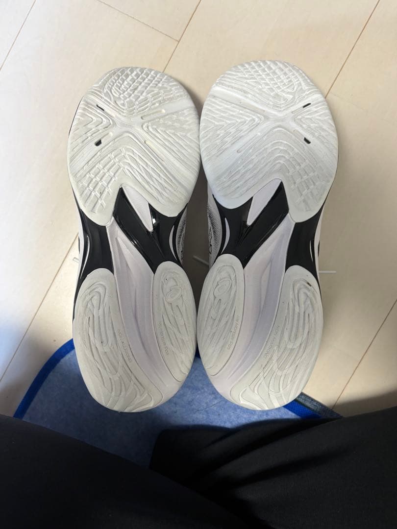 バレーボールシューズ ホワイト/ブラック/ネットバーナー4