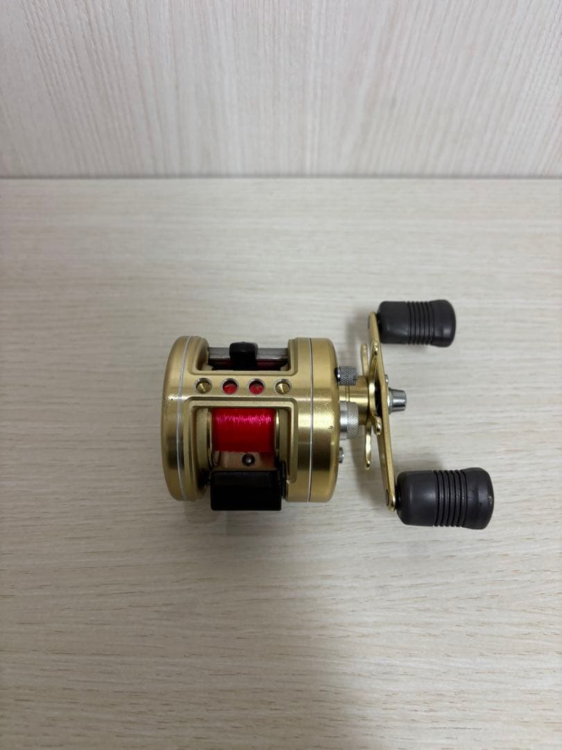 [美品] シマノ CALCUTTA カルカッタ 200XT 右巻き ベイトリール