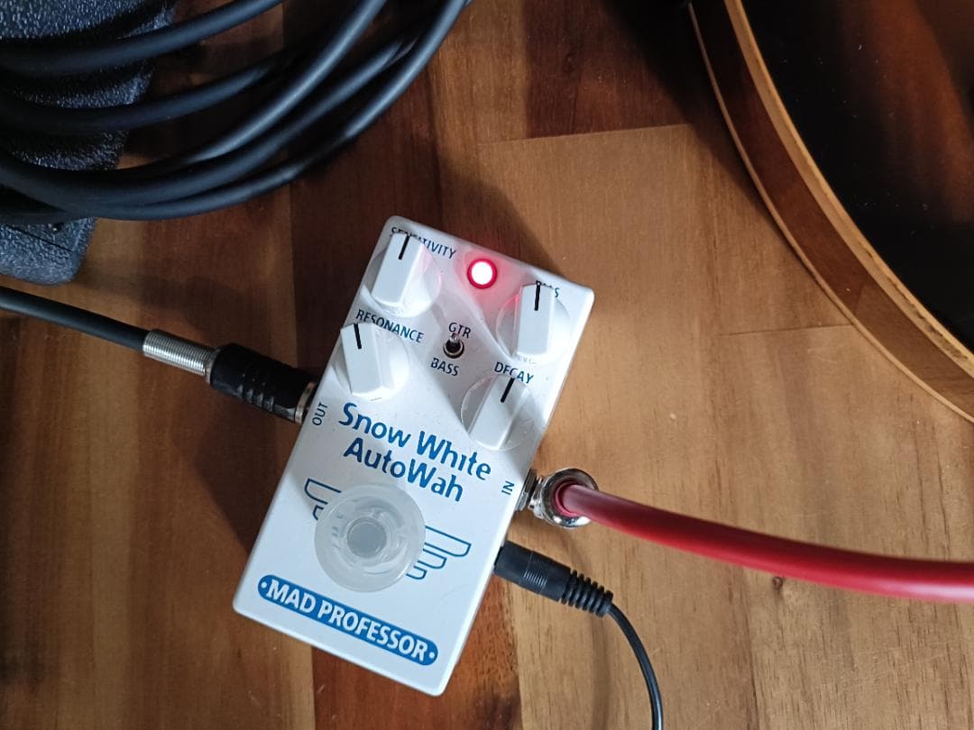 ギター MAD PROFESSOR  White AutoWah