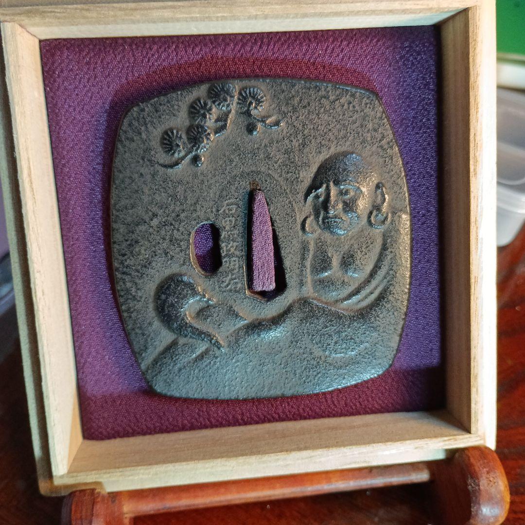 鍔 仏像と山の風景 石黒 政 明 作