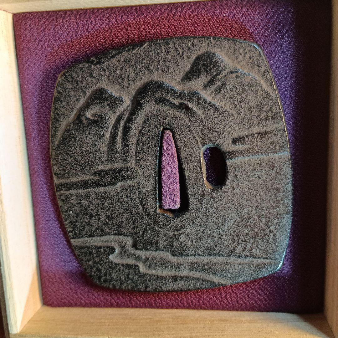 鍔 仏像と山の風景 石黒 政 明 作