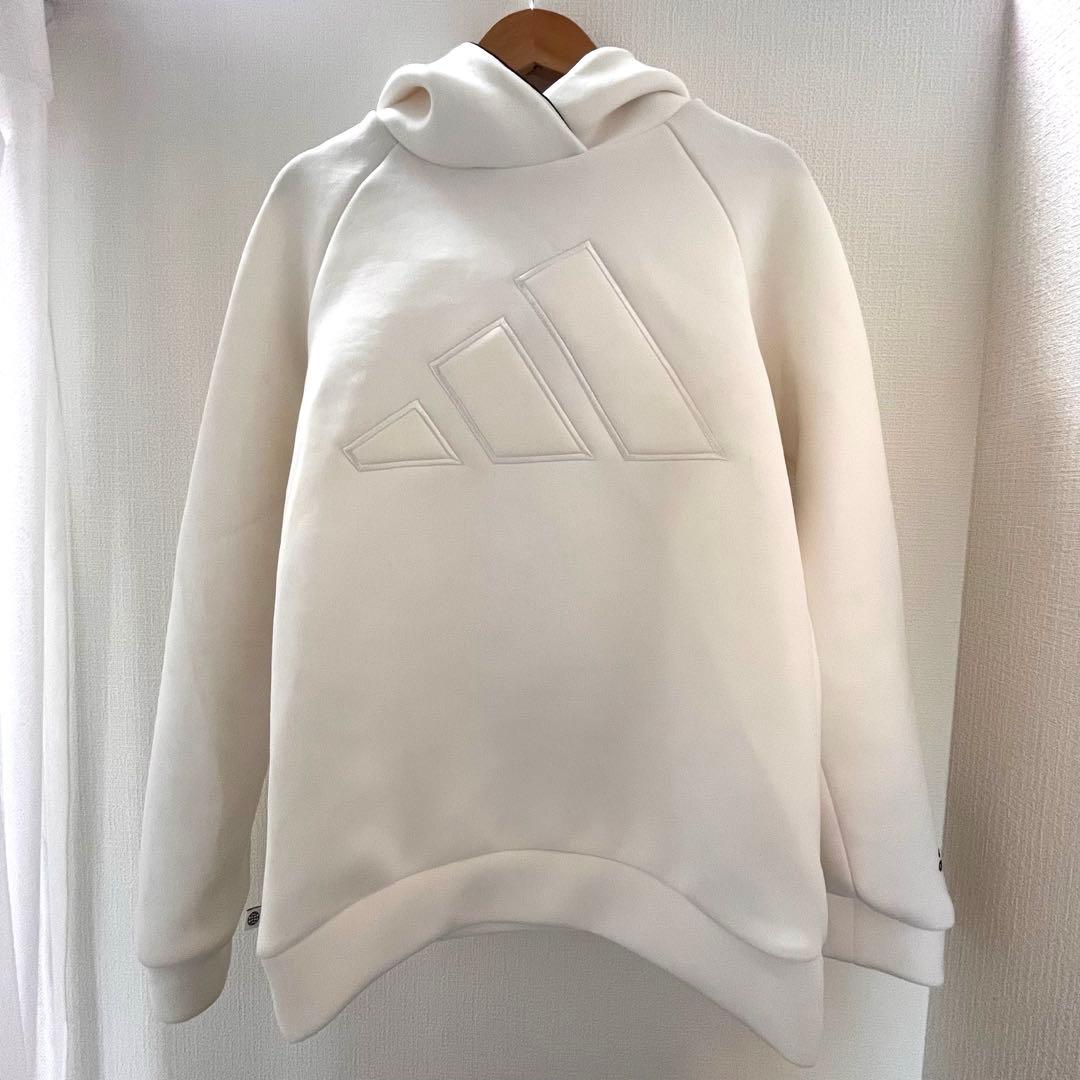 adidas ホワイト ダンボールニット　セットアップ