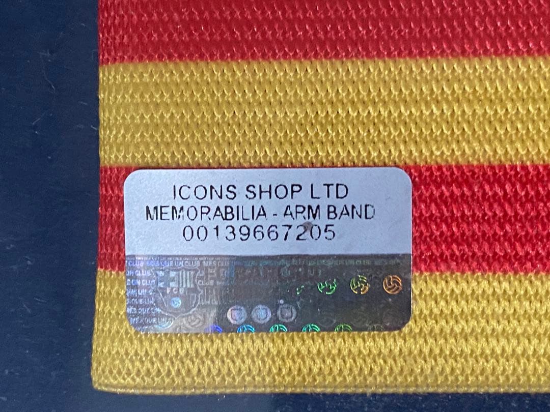 リオネル・メッシ（FCバルセロナ）サイン入りキャプテンマーク（アームバンド）