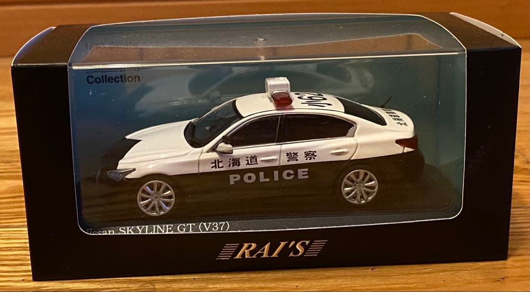 日産　スカイライン　GT (V37) 警察仕様 ミニカー
