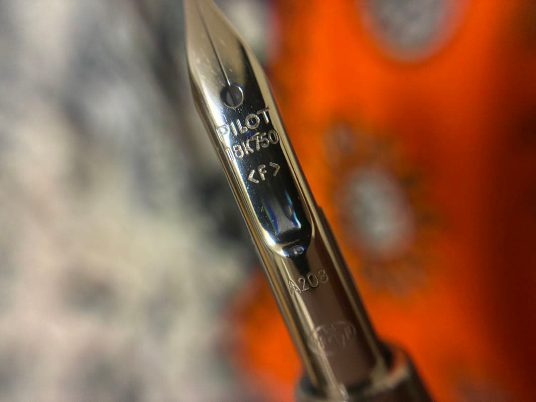 PILOT キャップレス　万年筆 F k18 金