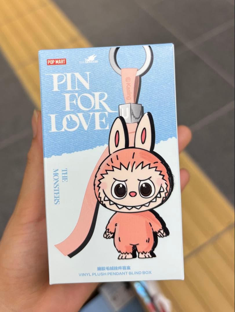 ラブブ　LABUBU PIN FOR LOVE ぬいぐるみペンダント　R