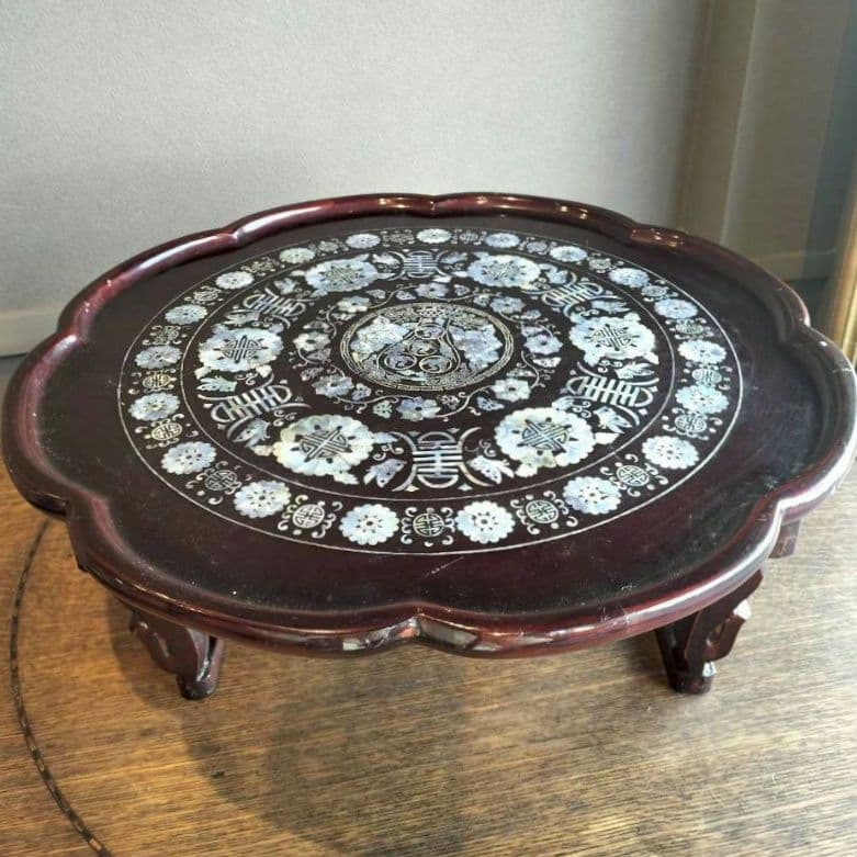 貝細工装飾の木製テーブル　御膳　螺鈿　使用感有