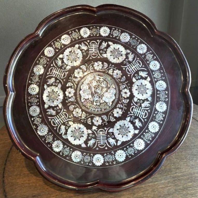 貝細工装飾の木製テーブル　御膳　螺鈿　使用感有