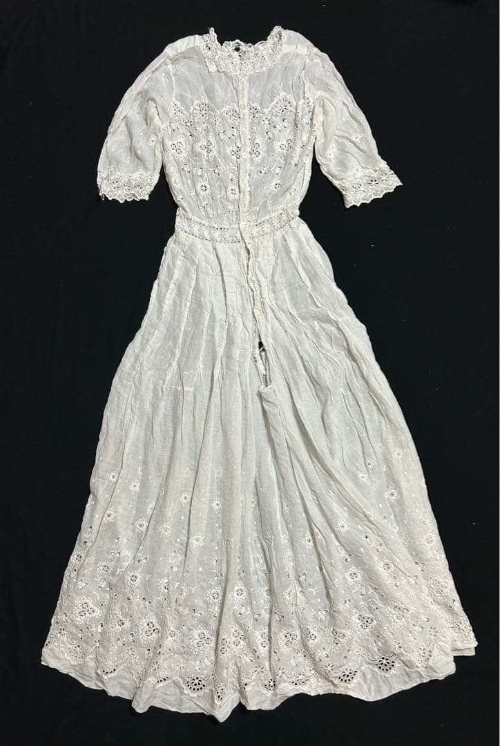 ヴィクトリアンレース刺繍ドレス