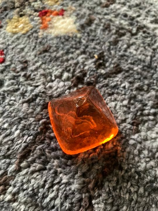 パワーストーン ピラミッド型 四角錐 琥珀色