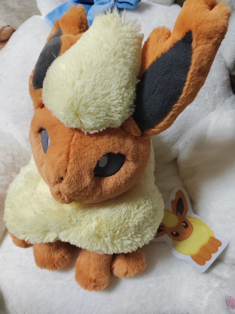 ポケモン　ポケモンセンター ぬいぐるみ　ブースター ふわふわ抱きぬいぐるみ