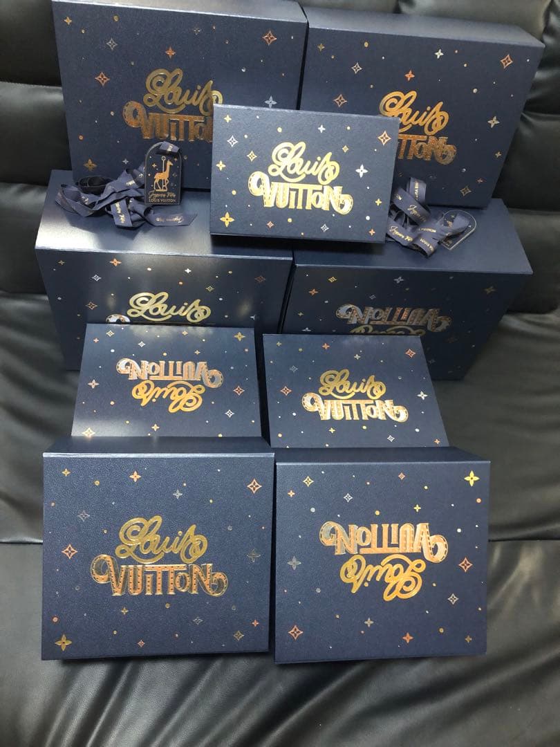ルイヴィトン　ホリデー限定　バッグ等の箱9箱　大サイズ、中サイズ