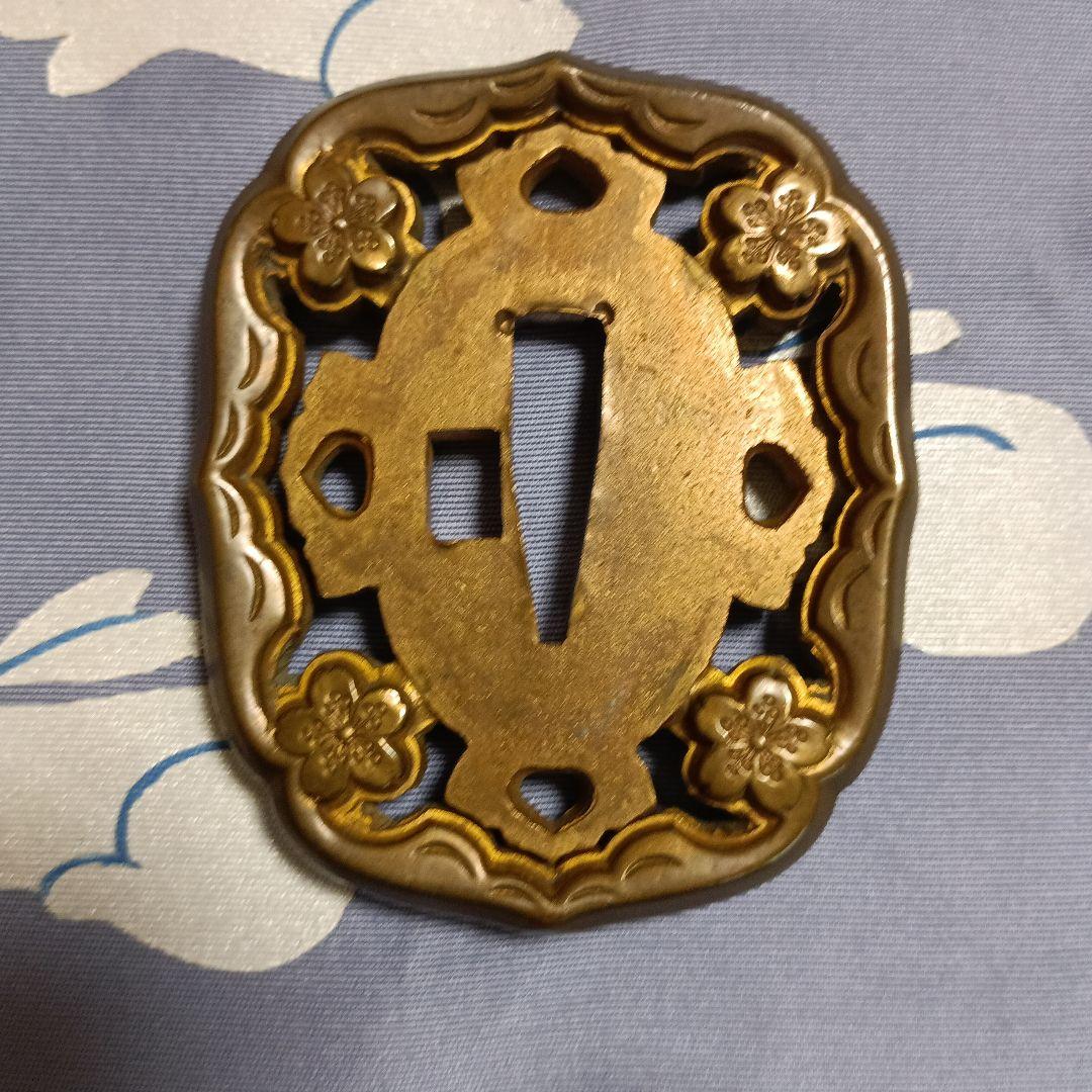 桜花模様の金属製鍔2個(軍刀用)