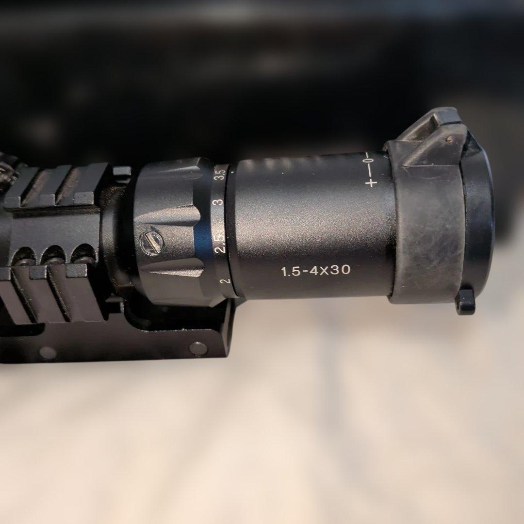 3色イルミネーテッド ライフルスコープ マウント付 1.5-4x30
