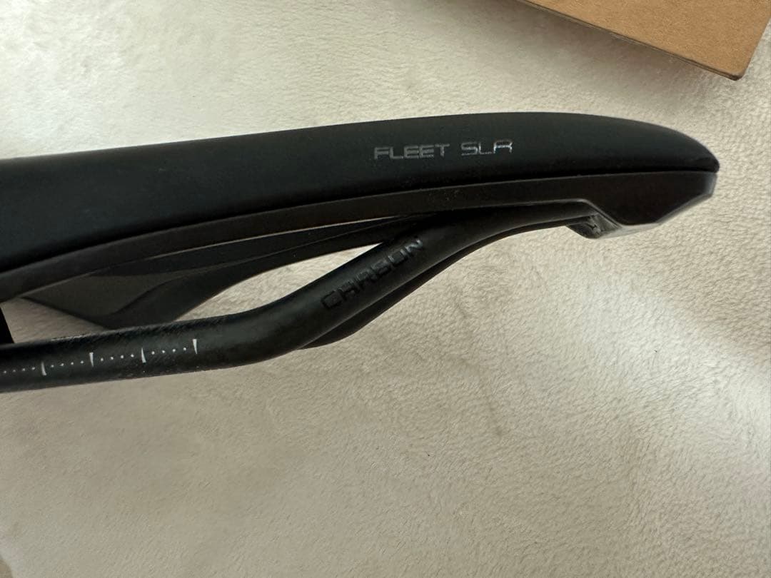 giant fleet slr カーボンサドル　新車取り外し