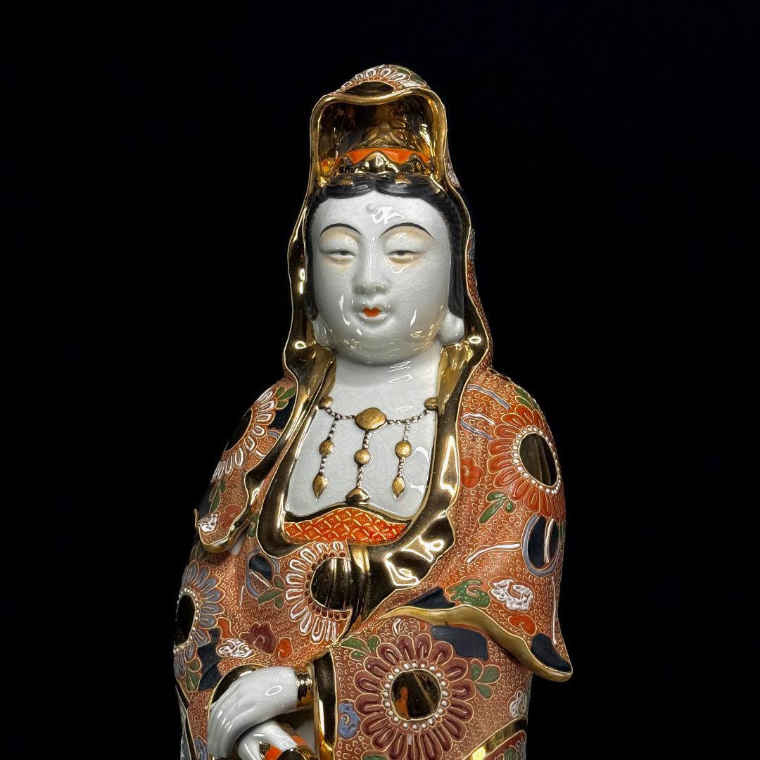 九谷焼　観音像　彩釉と金彩が調和する、気品ある観音立像。　高さ61㎝
