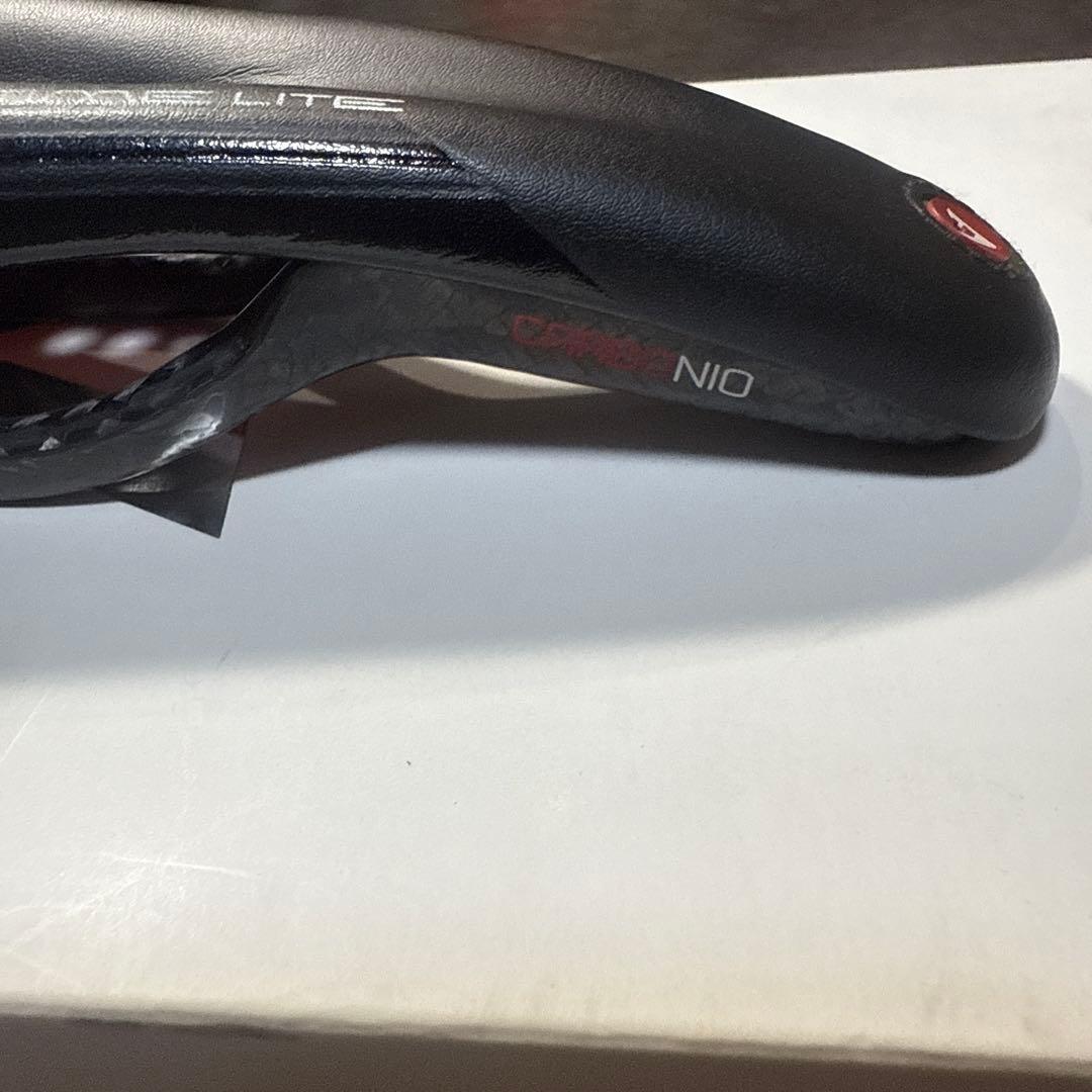 astvte サドル ブラック/レッド 箱付き