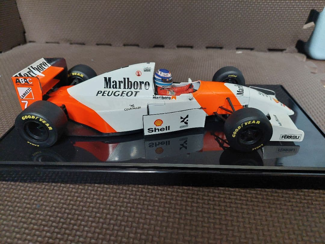 PMA 1/18 ＃７ マクラーレン MP4/9 ハッキネン マルボロ仕様